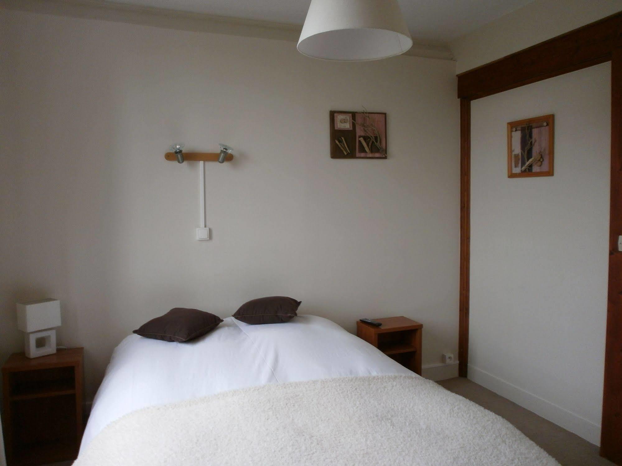 Logis Auberge Des Aulnettes Эрувиль-Сен-Клер Экстерьер фото